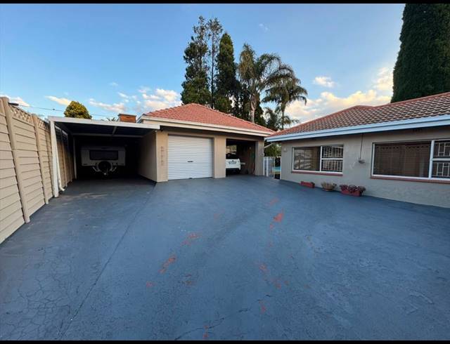4 BEDROOM FREESTANDING FOR SALE IN GLEN MARAIS